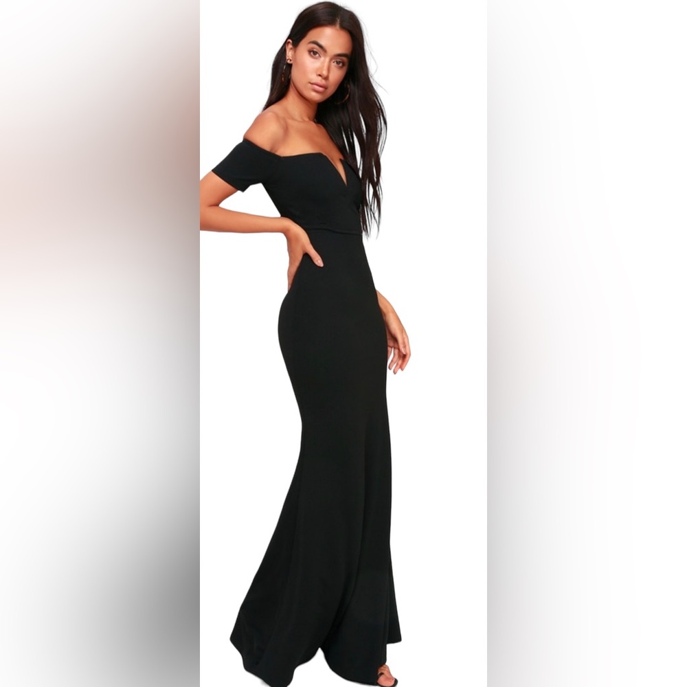 Brand new formal gown from Lulus never worn new with tags! Color black.